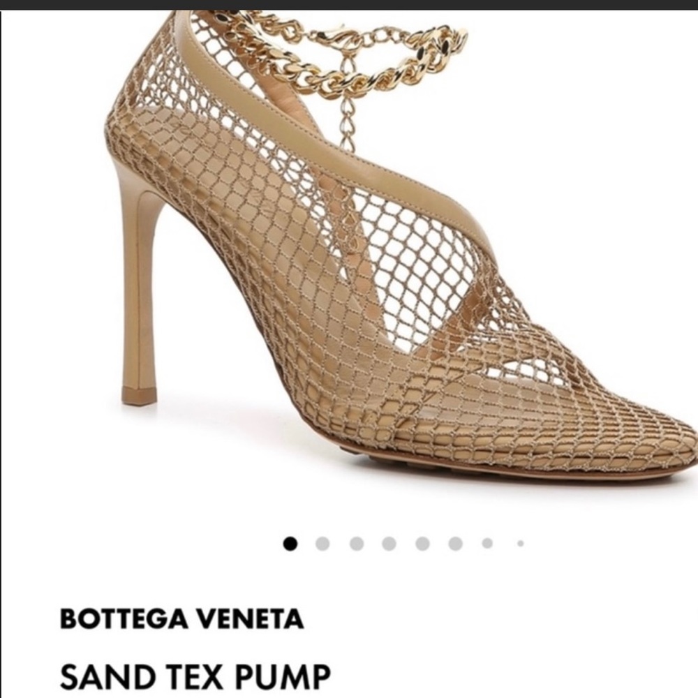 Bottega Veneta size 38 beige heels with gold chain, never worn brand new